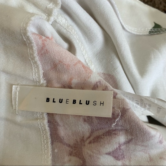 White Floral Shorts - Picture 8 of 10